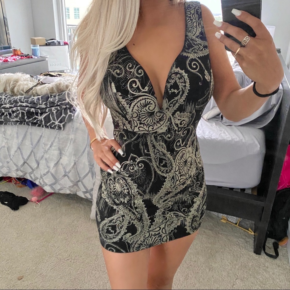 Windsor Black and gold sweetheart cut backless dress